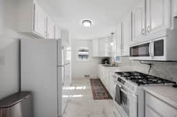 A Pop of Color - 3BD in the Heights w/ 3 King Beds