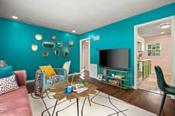 Art Deco Oasis: A Stylish Retreat