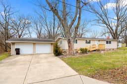Comfort Cabin - 2BD Family Getaway in Creve Coeur