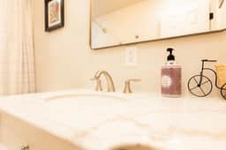 King Comfort | Bright & Modern 1BR Stay in Dunlap