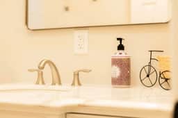 King Comfort | Bright & Modern 1BR Stay in Dunlap