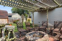Poolside Palisade - A Fun Family Retreat for 6