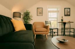 Stylish City Hideaway | Modern 1BD for Corporate Travellers