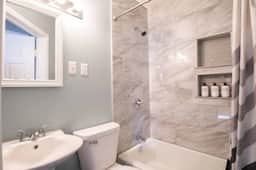 THE CORNER COTTAGE - Contemporary 1BD in Peoria