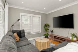 THE MIDCENTURY COTTAGE - Spacious 2BD w/ KING bed