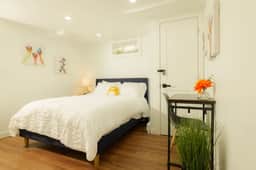 The Minimalist Escape | Modern 1BD in the Heights