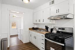 The Modern Elm Escape: a cozy 2bd in the Heights