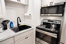 The Silo 8 - Modern 2BD in a Quiet Neighborhood