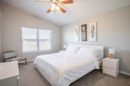 VILLA VERBENA - Sleek 3 BD in Pekin