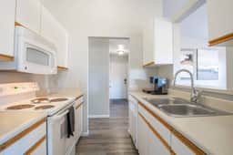 VILLA VERBENA - Sleek 3 BD in Pekin