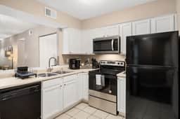 Whispering Willow Retreat: 2BD 2BA Nature Oasis