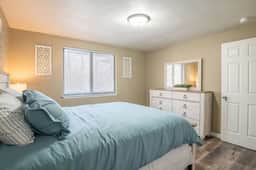 Wood'Inn - Cozy 2BD over the bridge