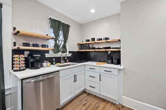 3BD Retreat 5 Min from OSF | Extended Stay Ready