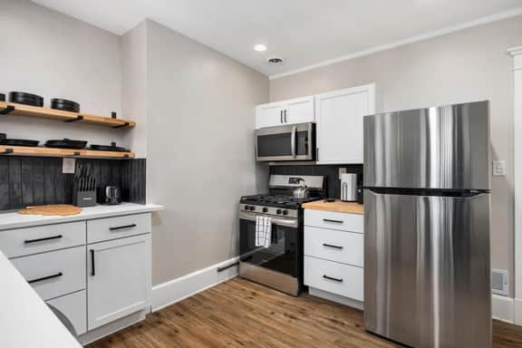 3BD Retreat 5 Min from OSF | Extended Stay Ready