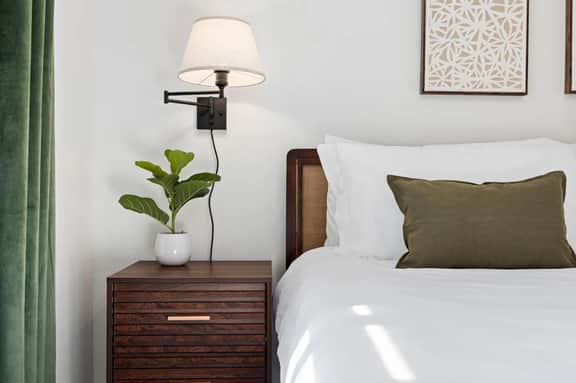 A Pop of Color - 3BD in the Heights w/ 3 King Beds
