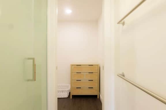 Above The Roots | Classy 1BD Escape