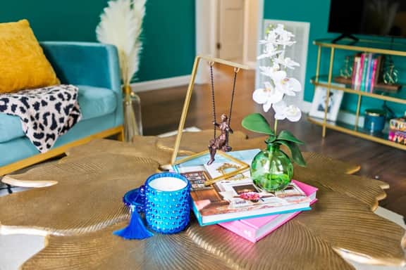 Art Deco Oasis: A Stylish Retreat