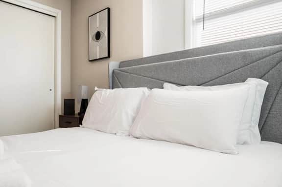 Chic and Comfortable 1BR Apartment near Bradley U