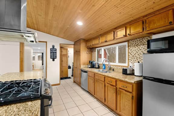 Comfort Cabin - 2BD Family Getaway in Creve Coeur