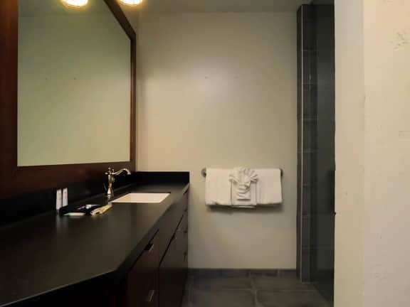 Cooperage 214 | 2BR Industrial Downtown Loft