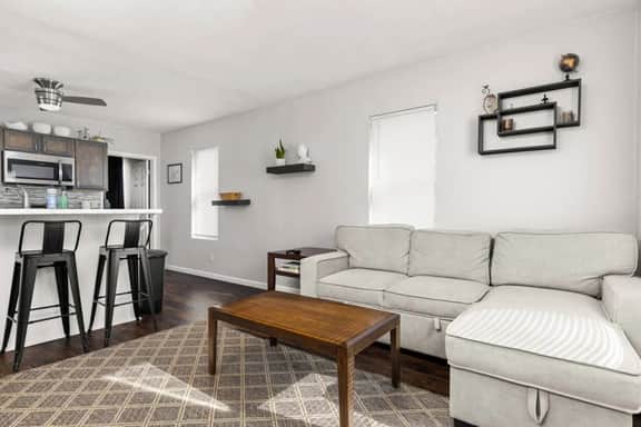 Cottage on Duryea - Cozy 1BD home in the Heights