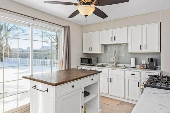 GLEN LIVING - a family 3 BD in Central Peoria