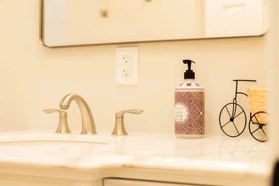 King Comfort | Bright & Modern 1BR Stay in Dunlap