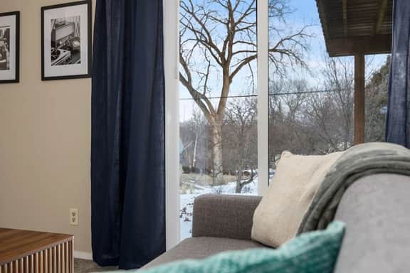 Midterm Stay Gem | Near Downtown with Workspace