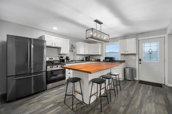 Modern Comfort in Morton | Cozy 3BR Home for a Perfect Stay