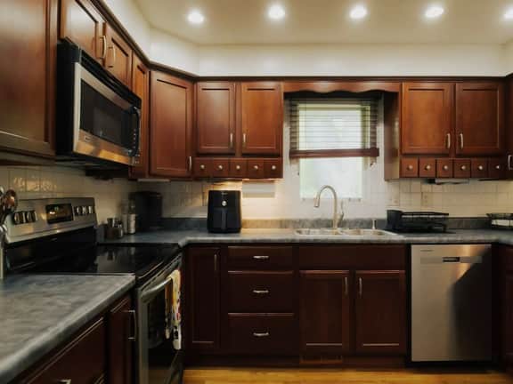 Perfect Family Retreat: Cozy 3BR Near Everything
