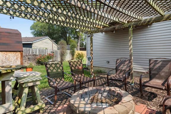 Poolside Palisade - A Fun Family Retreat for 6