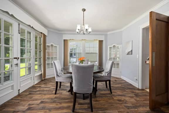 Queen Bed Retreat | Full Kitchen + Laundry Access