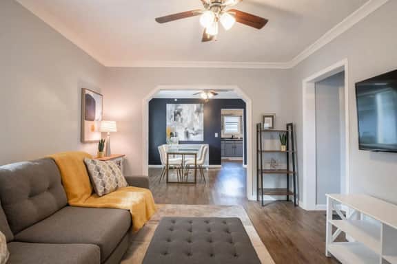 THE CORNER COTTAGE - Contemporary 1BD in Peoria