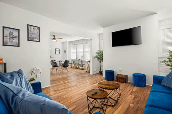 The Heights Hideaway: a Spacious 2BR Gem