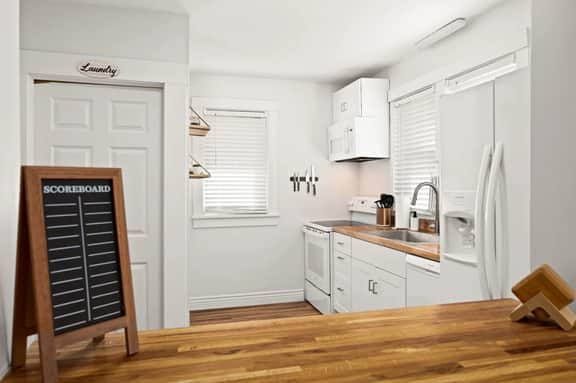 The Heights Hideaway: a Spacious 2BR Gem