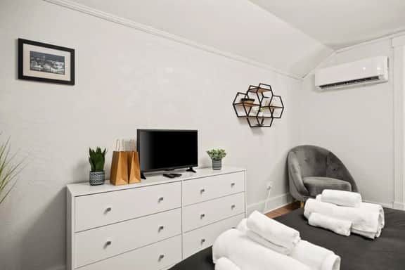 The Heights Nook | Peaceful Getaway with a Den