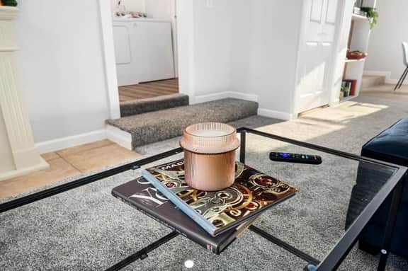 The Modern Elm Escape: a cozy 2bd in the Heights