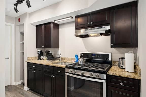 University Urban Oasis 1BR close to DT Peoria