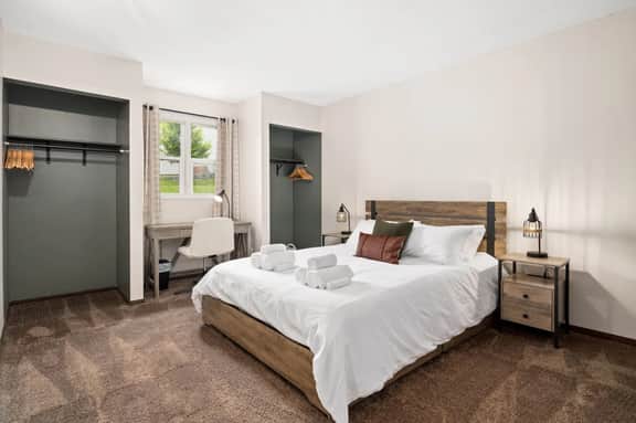 Whispering Willow Retreat: 2BD 2BA Nature Oasis