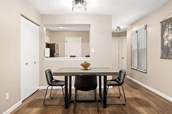 Whispering Willow Retreat: 2BD 2BA Nature Oasis