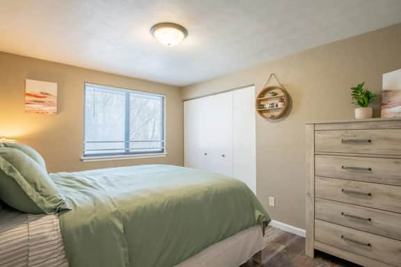 Wood'Inn - Cozy 2BD over the bridge