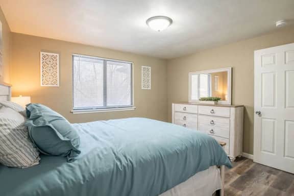 Wood'Inn - Cozy 2BD over the bridge