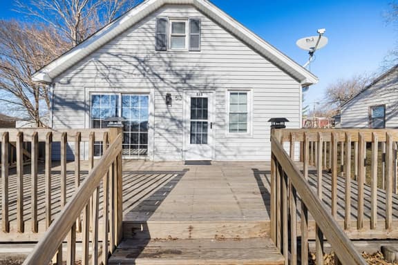 Blue Haven Cottage | Spacious 2BD in the Heights - Image 1