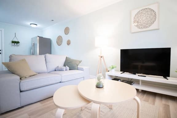 BOHO BUNGALOW - Bright, modern home in the Heights