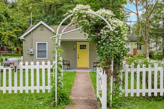 Bumble Bee Cottage - Quiet comfort for 2 - Image 1