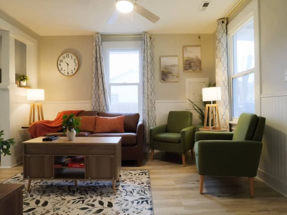 Cozy 2BR | WiFi + Kitchen | Extended Stay