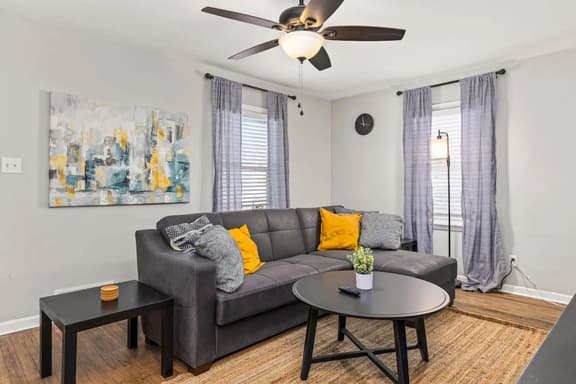 GLEN LIVING - a family 3 BD in Central Peoria