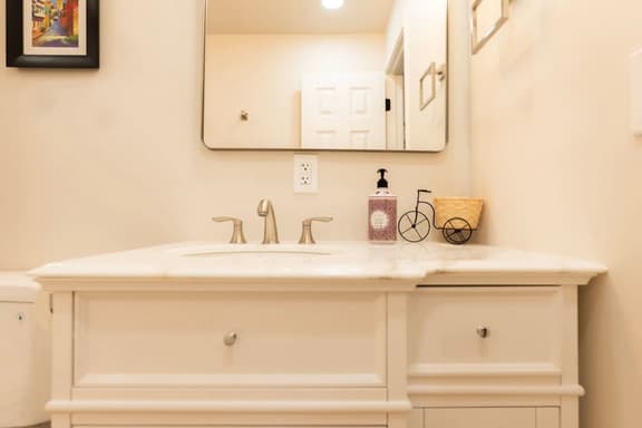 King Comfort | Bright & Modern 1BR Stay in Dunlap