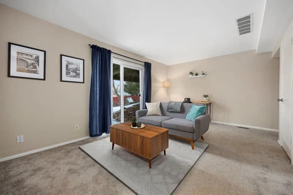 Midterm Stay Gem | Near Downtown with Workspace