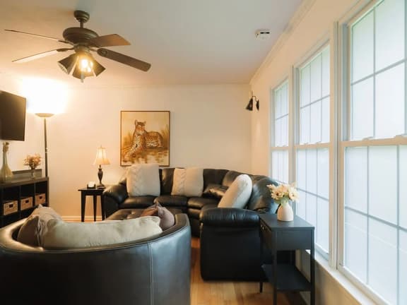 Perfect Family Retreat: Cozy 3BR Near Everything